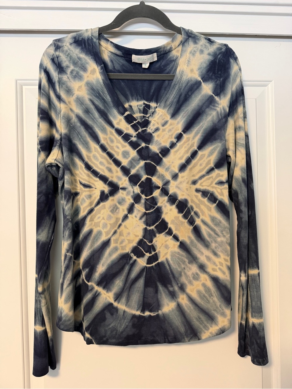 River and Sky: Camden VNeck Long Sleeve Tee XL BNNU